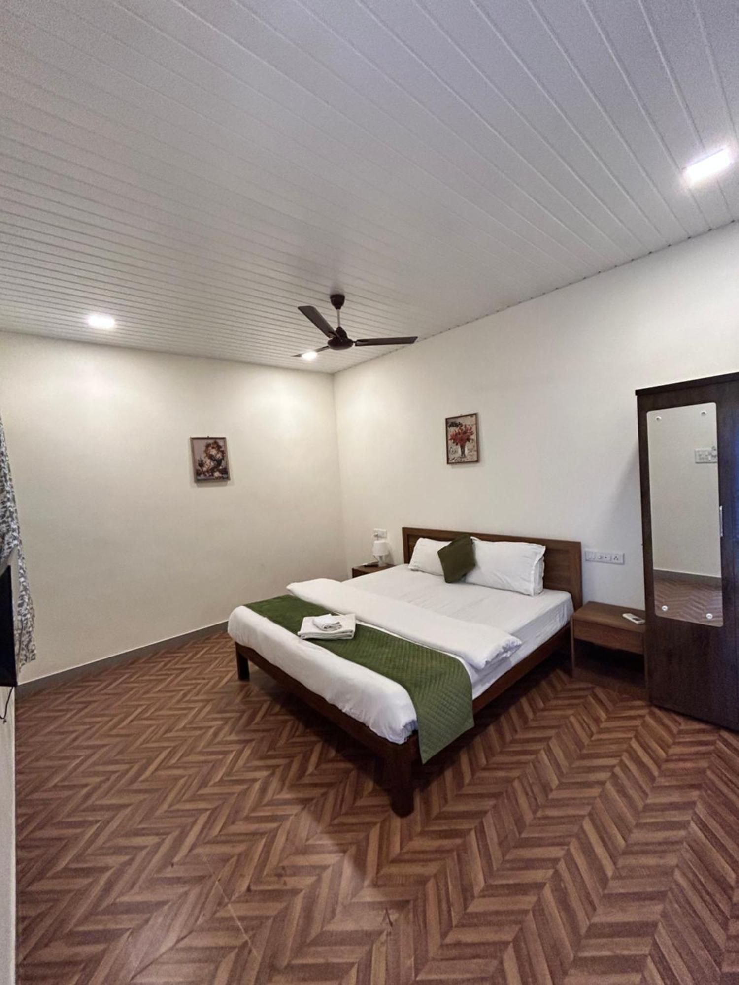 Villa Wistaria- Luxury 7Bhk Villa With Private Pool アリバグ エクステリア 写真